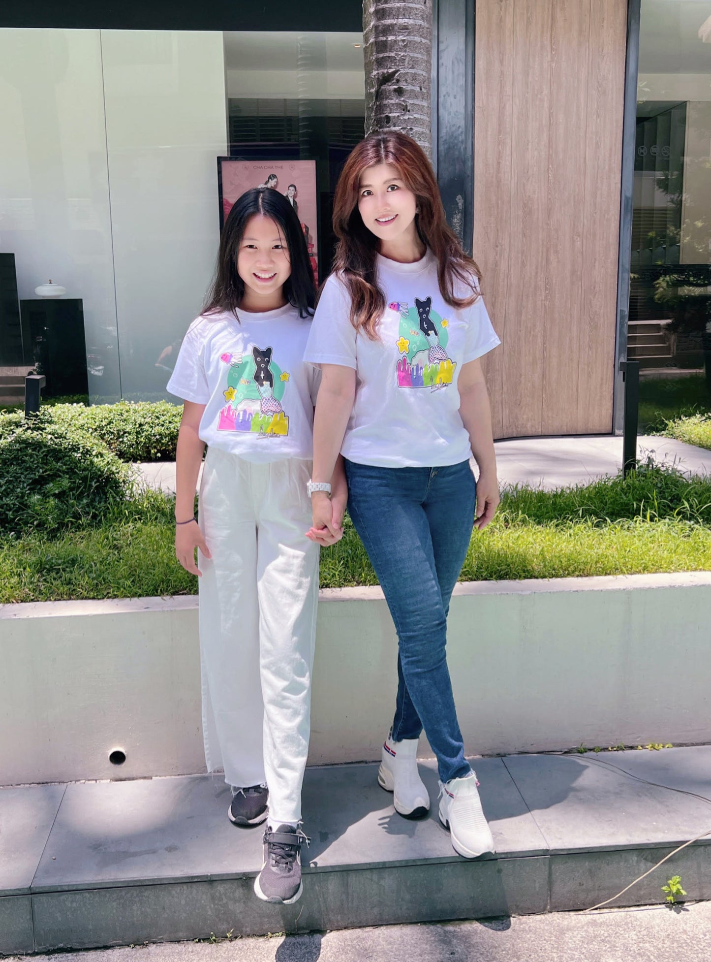Pickle彩繪美人魚親子裝 夏季短袖白色T恤 兩件以上8折 尺寸為男女合版 從大號童裝到2XL都有